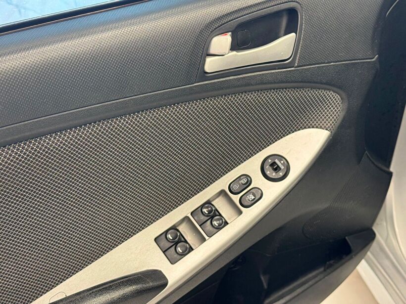 2013 Dizel Otomatik Hyundai Accent Blue Gümüş Gri Polat Araç Dizayn Otomotiv İnşaat Sanayi Ve Ticaret Limited Şirketi