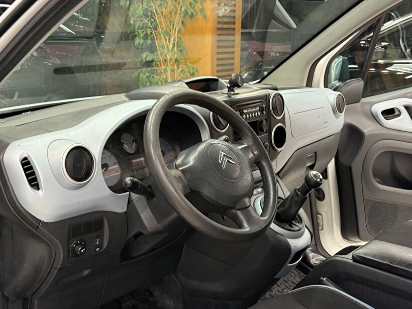 2015 Dizel Manuel Citroen Berlingo Beyaz Polat Araç Dizayn Otomotiv İnşaat Sanayi Ve Ticaret Limited Şirketi