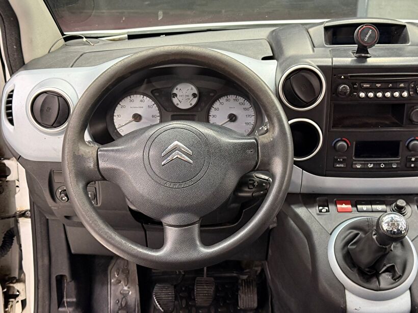 2015 Dizel Manuel Citroen Berlingo Beyaz Polat Araç Dizayn Otomotiv İnşaat Sanayi Ve Ticaret Limited Şirketi