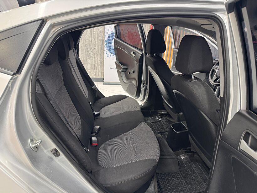 2013 Dizel Otomatik Hyundai Accent Blue Gümüş Gri Polat Araç Dizayn Otomotiv İnşaat Sanayi Ve Ticaret Limited Şirketi