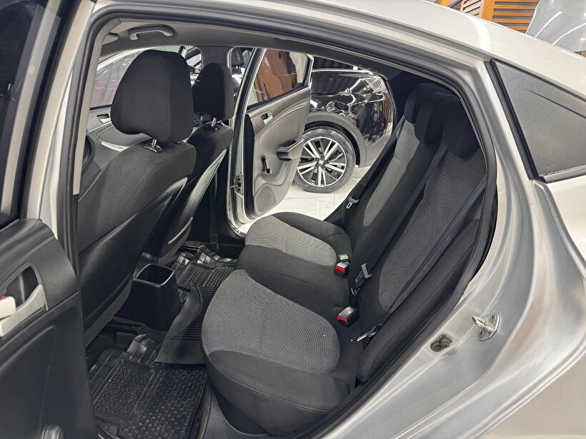 2013 Dizel Otomatik Hyundai Accent Blue Gümüş Gri Polat Araç Dizayn Otomotiv İnşaat Sanayi Ve Ticaret Limited Şirketi