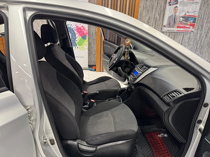 2013 Dizel Otomatik Hyundai Accent Blue Gümüş Gri Polat Araç Dizayn Otomotiv İnşaat Sanayi Ve Ticaret Limited Şirketi