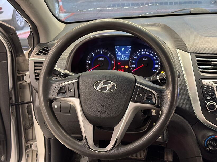 2013 Dizel Otomatik Hyundai Accent Blue Gümüş Gri Polat Araç Dizayn Otomotiv İnşaat Sanayi Ve Ticaret Limited Şirketi