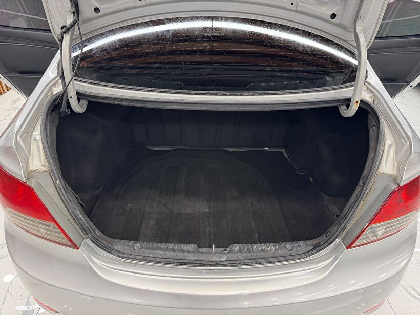 2013 Dizel Otomatik Hyundai Accent Blue Gümüş Gri Polat Araç Dizayn Otomotiv İnşaat Sanayi Ve Ticaret Limited Şirketi