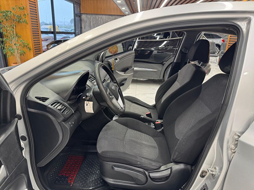 2013 Dizel Otomatik Hyundai Accent Blue Gümüş Gri Polat Araç Dizayn Otomotiv İnşaat Sanayi Ve Ticaret Limited Şirketi