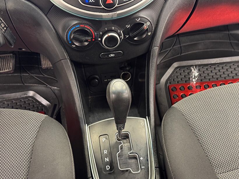 2013 Dizel Otomatik Hyundai Accent Blue Gümüş Gri Polat Araç Dizayn Otomotiv İnşaat Sanayi Ve Ticaret Limited Şirketi