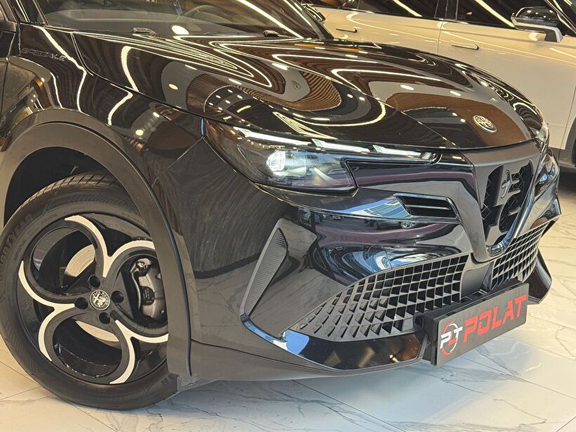 2025 Benzin Otomatik Alfa Romeo Junior Ibrida Siyah Polat Araç Dizayn Otomotiv İnşaat Sanayi Ve Ticaret Limited Şirketi