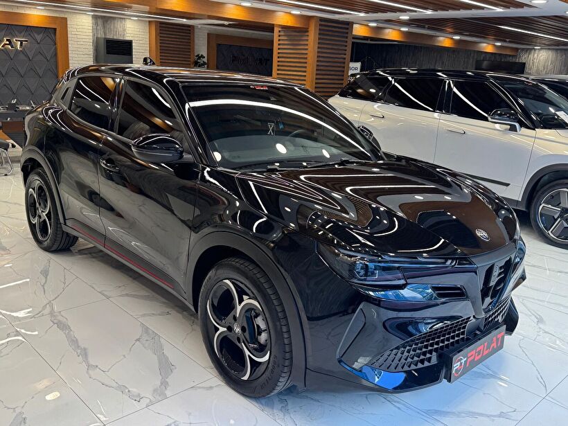 2025 Benzin Otomatik Alfa Romeo Junior Ibrida Siyah Polat Araç Dizayn Otomotiv İnşaat Sanayi Ve Ticaret Limited Şirketi