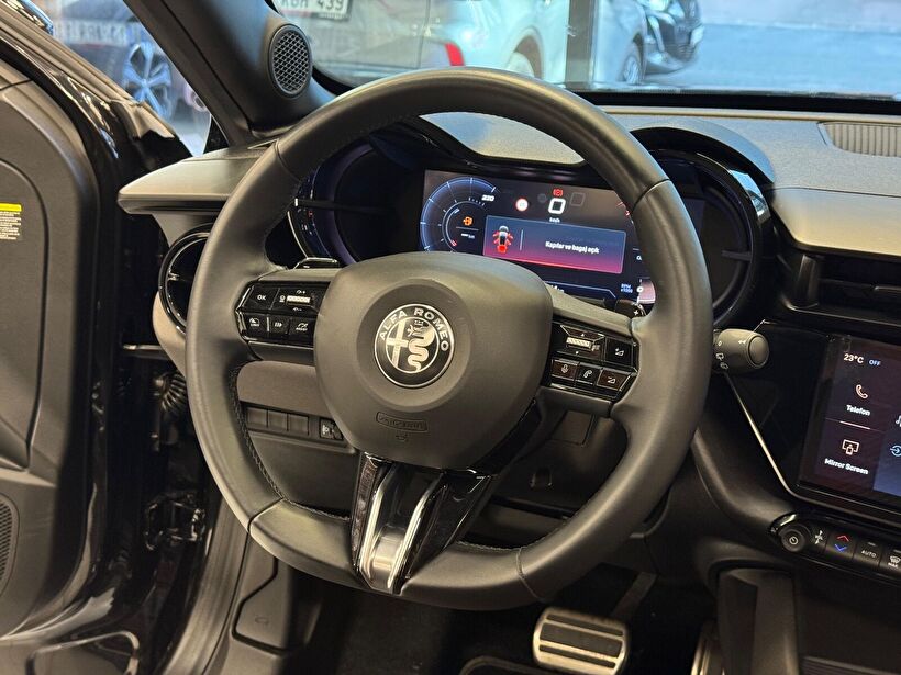 2025 Benzin Otomatik Alfa Romeo Junior Ibrida Siyah Polat Araç Dizayn Otomotiv İnşaat Sanayi Ve Ticaret Limited Şirketi