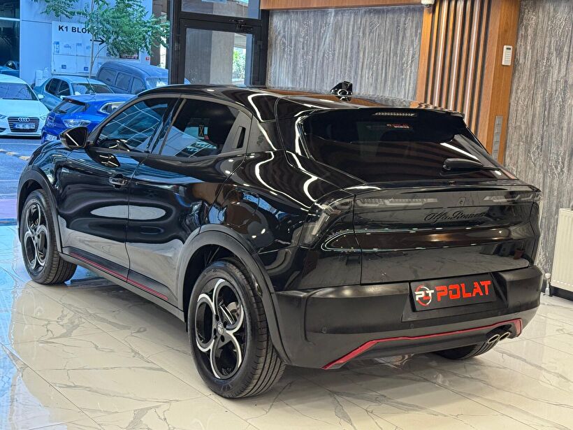 2025 Benzin Otomatik Alfa Romeo Junior Ibrida Siyah Polat Araç Dizayn Otomotiv İnşaat Sanayi Ve Ticaret Limited Şirketi