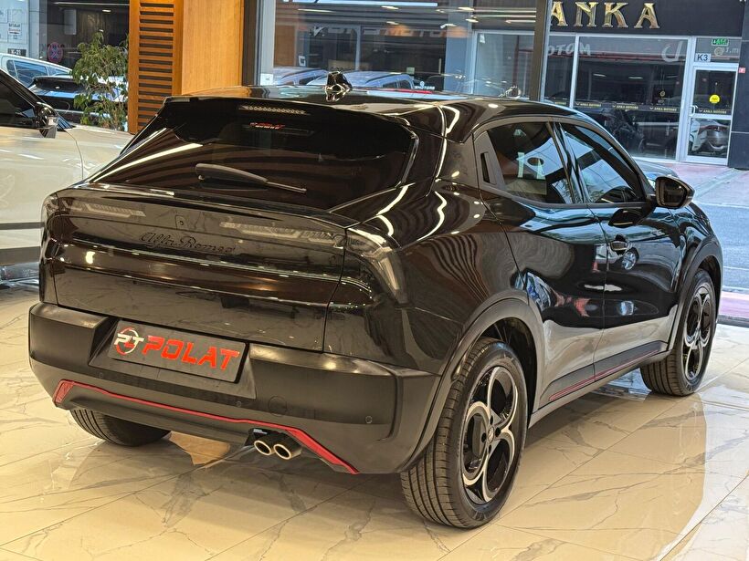 2025 Benzin Otomatik Alfa Romeo Junior Ibrida Siyah Polat Araç Dizayn Otomotiv İnşaat Sanayi Ve Ticaret Limited Şirketi
