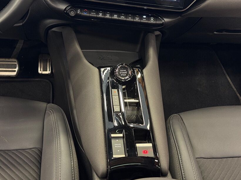 2025 Benzin Otomatik Alfa Romeo Junior Ibrida Siyah Polat Araç Dizayn Otomotiv İnşaat Sanayi Ve Ticaret Limited Şirketi