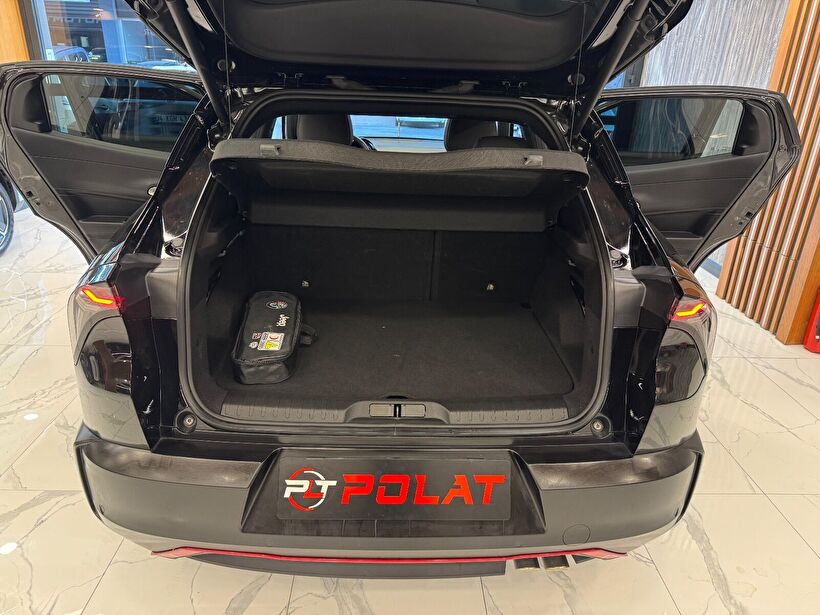 2025 Benzin Otomatik Alfa Romeo Junior Ibrida Siyah Polat Araç Dizayn Otomotiv İnşaat Sanayi Ve Ticaret Limited Şirketi