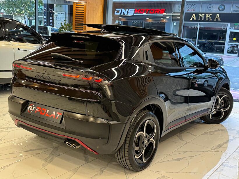 2025 Benzin Otomatik Alfa Romeo Junior Ibrida Siyah Polat Araç Dizayn Otomotiv İnşaat Sanayi Ve Ticaret Limited Şirketi
