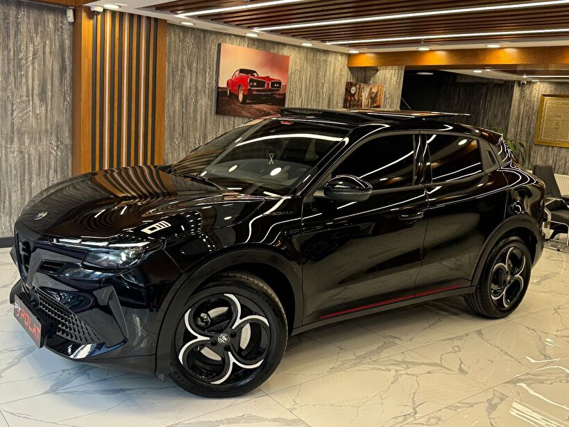 2025 Benzin Otomatik Alfa Romeo Junior Ibrida Siyah Polat Araç Dizayn Otomotiv İnşaat Sanayi Ve Ticaret Limited Şirketi