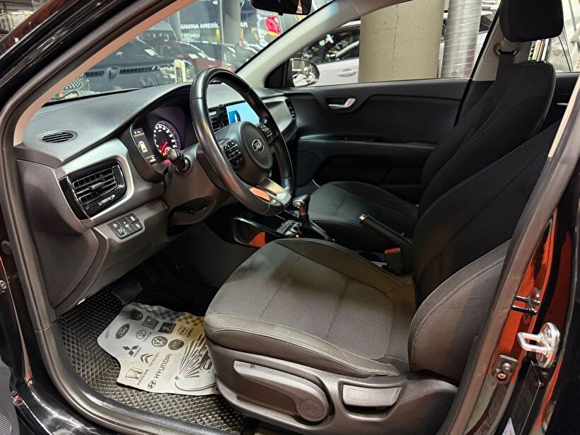 2021 Benzin Otomatik Kia Rio Siyah Polat Araç Dizayn Otomotiv İnşaat Sanayi Ve Ticaret Limited Şirketi