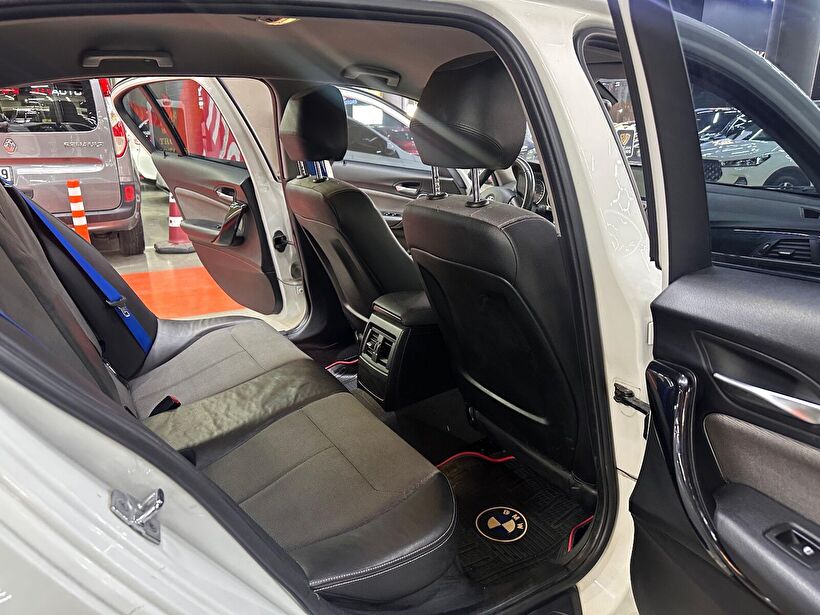 2012 Benzin Otomatik BMW 1 Serisi Beyaz Polat Araç Dizayn Otomotiv İnşaat Sanayi Ve Ticaret Limited Şirketi