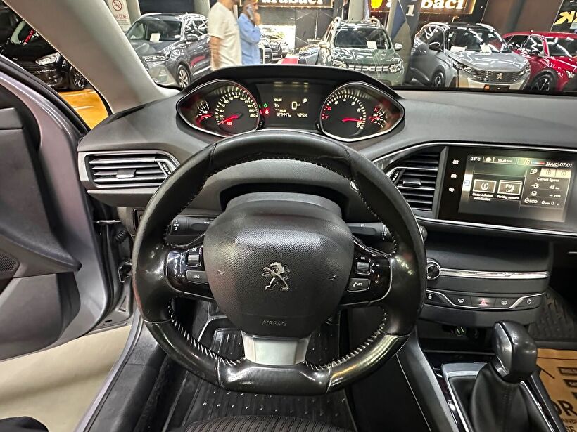 2015 Benzin Otomatik Peugeot 308 Gümüş Gri Polat Araç Dizayn Otomotiv İnşaat Sanayi Ve Ticaret Limited Şirketi