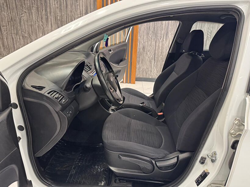 2014 Dizel Manuel Hyundai Accent Blue Gümüş Gri Polat Araç Dizayn Otomotiv İnşaat Sanayi Ve Ticaret Limited Şirketi