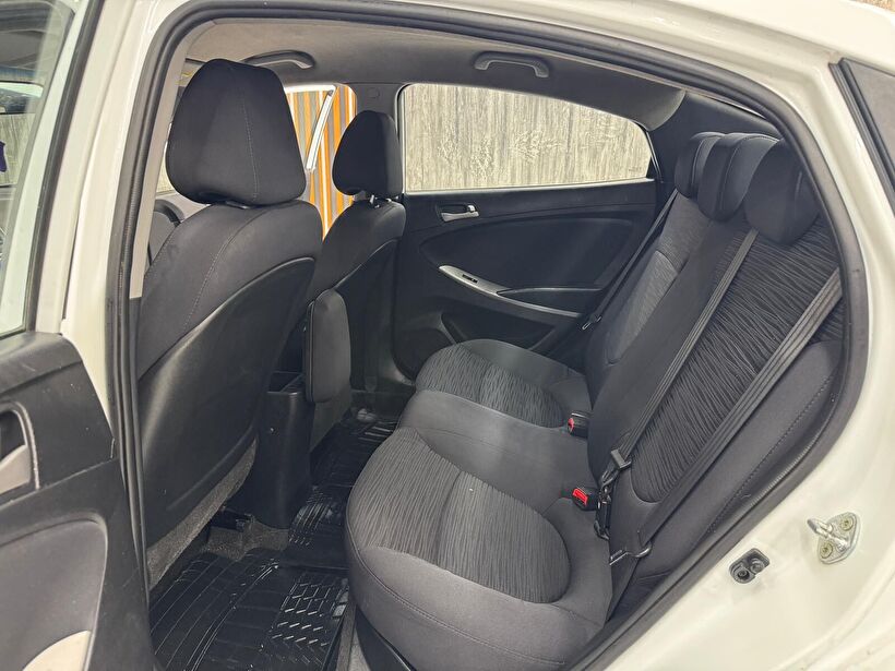 2014 Dizel Manuel Hyundai Accent Blue Gümüş Gri Polat Araç Dizayn Otomotiv İnşaat Sanayi Ve Ticaret Limited Şirketi