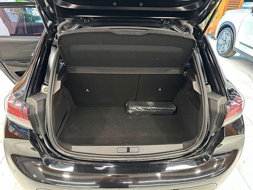 2023 Benzin Otomatik Peugeot 208 Siyah Polat Araç Dizayn Otomotiv İnşaat Sanayi Ve Ticaret Limited Şirketi