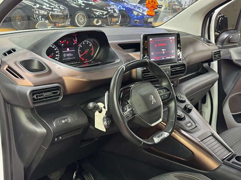 2023 Dizel Otomatik Peugeot Rifter Beyaz Polat Araç Dizayn Otomotiv İnşaat Sanayi Ve Ticaret Limited Şirketi