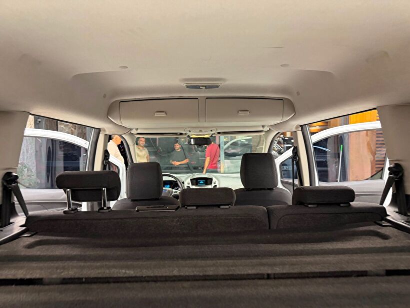 2015 Dizel Manuel Ford Tourneo Connect Beyaz Polat Araç Dizayn Otomotiv İnşaat Sanayi Ve Ticaret Limited Şirketi