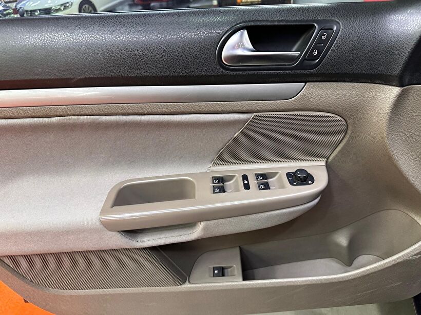 2010 Dizel Otomatik Volkswagen Jetta Siyah Polat Araç Dizayn Otomotiv İnşaat Sanayi Ve Ticaret Limited Şirketi