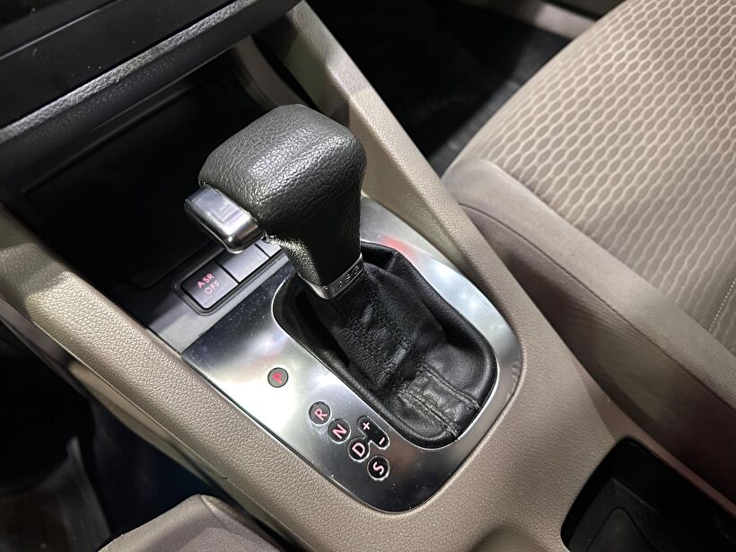 2010 Dizel Otomatik Volkswagen Jetta Siyah Polat Araç Dizayn Otomotiv İnşaat Sanayi Ve Ticaret Limited Şirketi