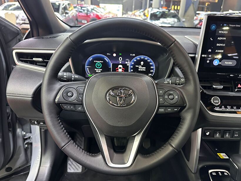2025 Benzin Otomatik Toyota Corolla Cross Gümüş Gri Polat Araç Dizayn Otomotiv İnşaat Sanayi Ve Ticaret Limited Şirketi