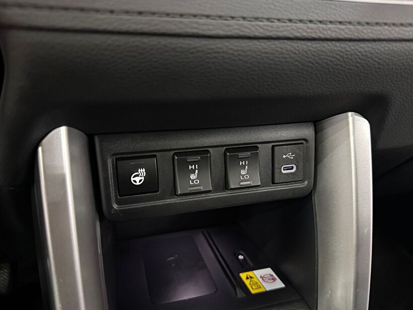 2025 Benzin Otomatik Toyota Corolla Cross Gümüş Gri Polat Araç Dizayn Otomotiv İnşaat Sanayi Ve Ticaret Limited Şirketi