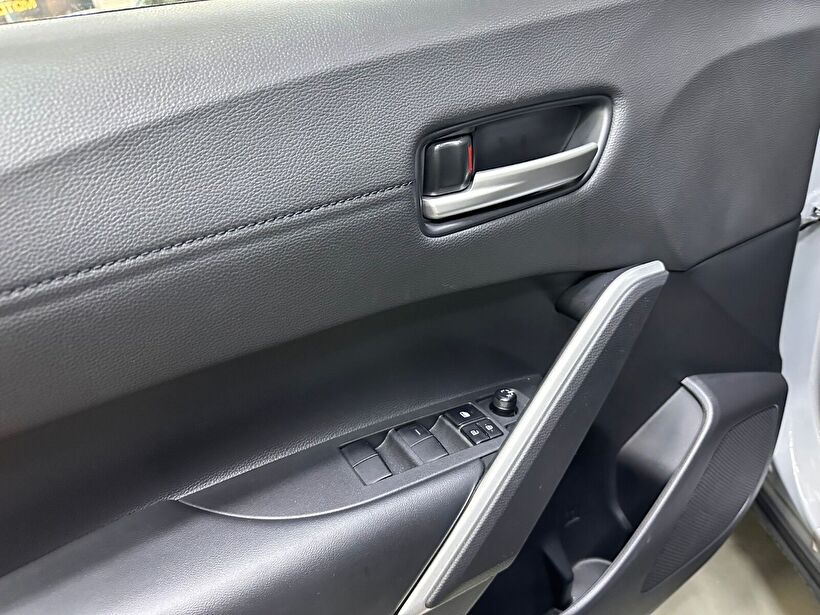 2025 Benzin Otomatik Toyota Corolla Cross Gümüş Gri Polat Araç Dizayn Otomotiv İnşaat Sanayi Ve Ticaret Limited Şirketi
