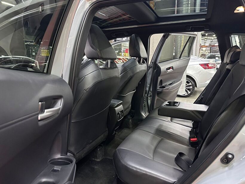 2025 Benzin Otomatik Toyota Corolla Cross Gümüş Gri Polat Araç Dizayn Otomotiv İnşaat Sanayi Ve Ticaret Limited Şirketi