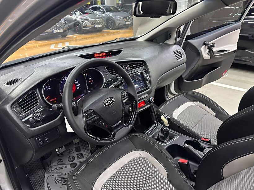 2013 Dizel Manuel Kia Ceed Gümüş Gri Polat Araç Dizayn Otomotiv İnşaat Sanayi Ve Ticaret Limited Şirketi