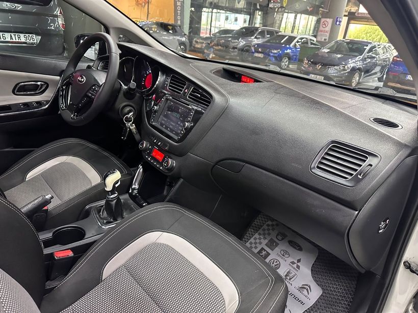 2013 Dizel Manuel Kia Ceed Gümüş Gri Polat Araç Dizayn Otomotiv İnşaat Sanayi Ve Ticaret Limited Şirketi
