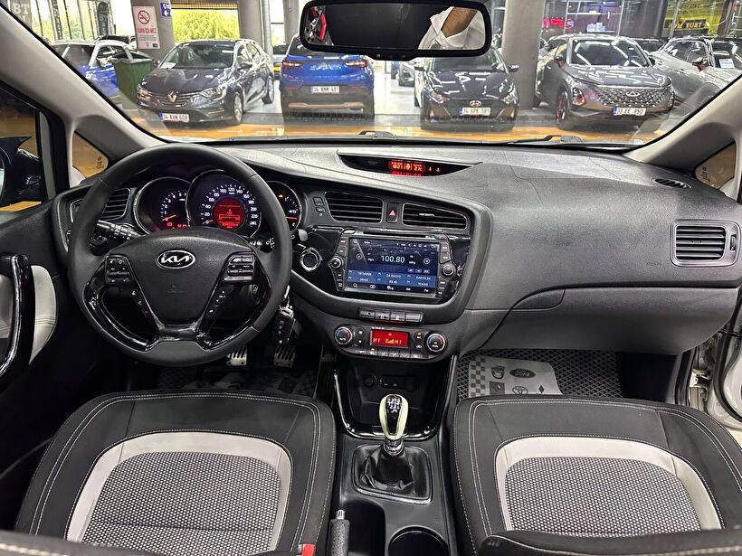2013 Dizel Manuel Kia Ceed Gümüş Gri Polat Araç Dizayn Otomotiv İnşaat Sanayi Ve Ticaret Limited Şirketi