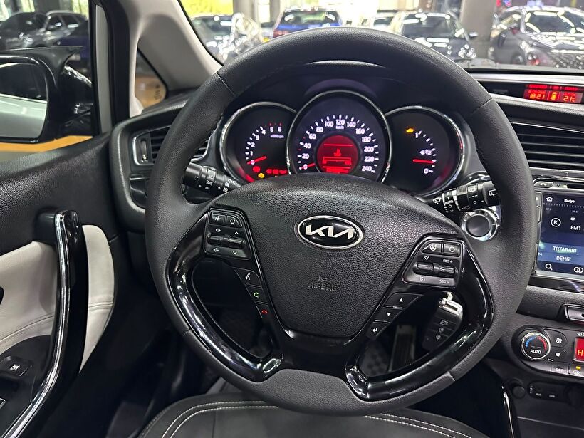 2013 Dizel Manuel Kia Ceed Gümüş Gri Polat Araç Dizayn Otomotiv İnşaat Sanayi Ve Ticaret Limited Şirketi