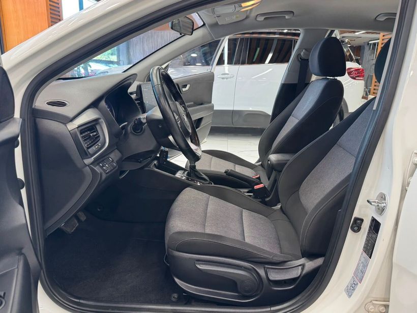 2020 Benzin Otomatik Kia Stonic Beyaz Polat Araç Dizayn Otomotiv İnşaat Sanayi Ve Ticaret Limited Şirketi