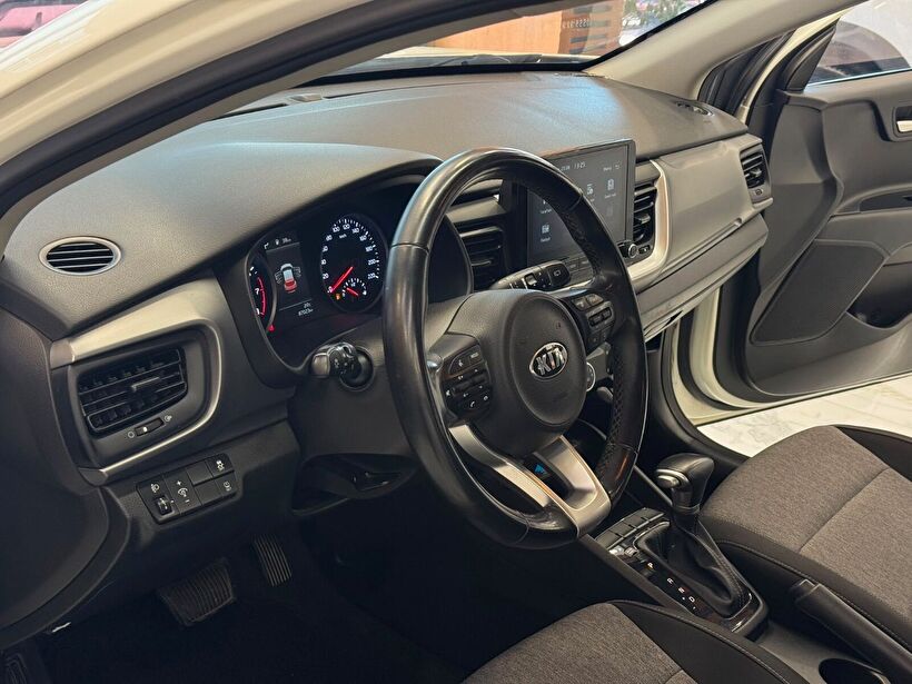 2020 Benzin Otomatik Kia Stonic Beyaz Polat Araç Dizayn Otomotiv İnşaat Sanayi Ve Ticaret Limited Şirketi