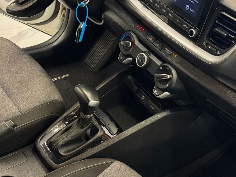 2020 Benzin Otomatik Kia Stonic Beyaz Polat Araç Dizayn Otomotiv İnşaat Sanayi Ve Ticaret Limited Şirketi