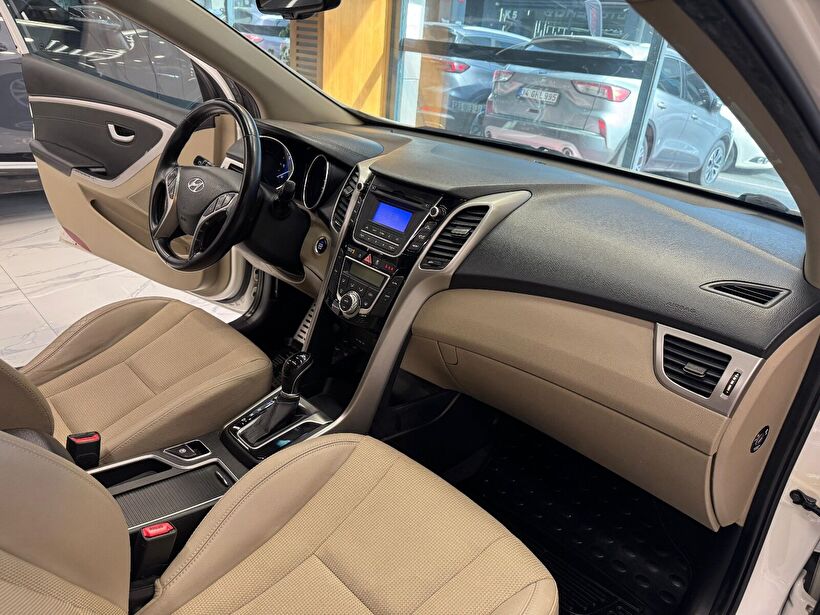 2014 Dizel Otomatik Hyundai i30 Beyaz Polat Araç Dizayn Otomotiv İnşaat Sanayi Ve Ticaret Limited Şirketi