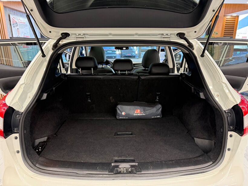 2015 Dizel Otomatik Nissan Qashqai Beyaz Polat Araç Dizayn Otomotiv İnşaat Sanayi Ve Ticaret Limited Şirketi