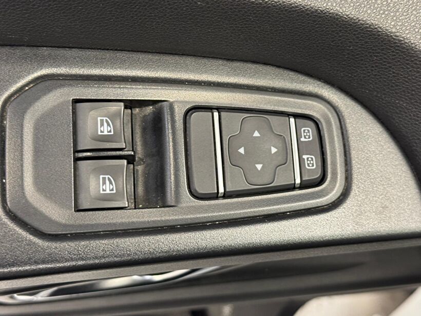 2023 Dizel Otomatik Renault Trafic Combi Beyaz Polat Araç Dizayn Otomotiv İnşaat Sanayi Ve Ticaret Limited Şirketi