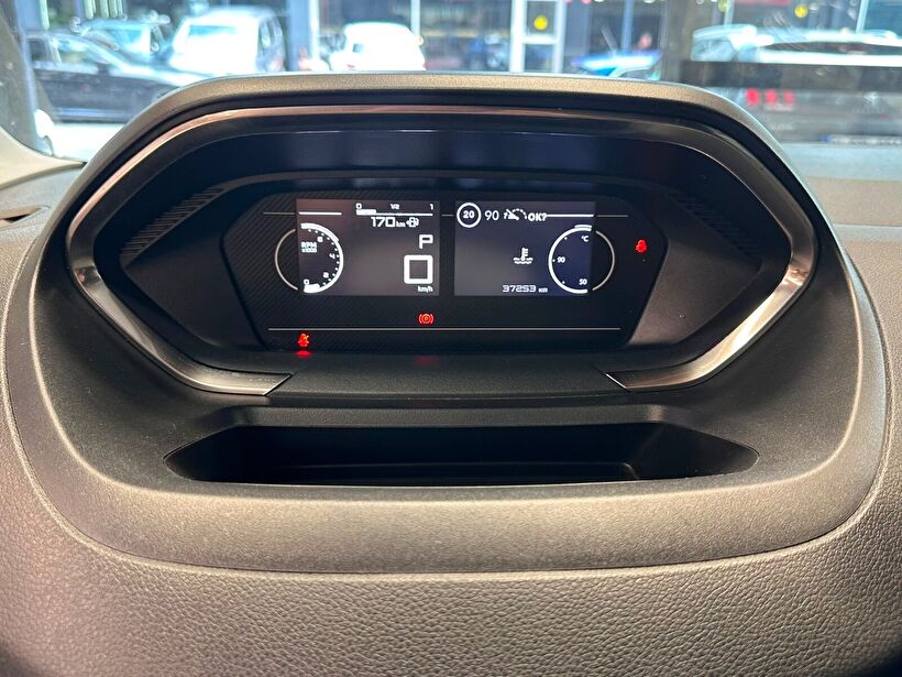 2025 Dizel Otomatik Peugeot Partner Beyaz Polat Araç Dizayn Otomotiv İnşaat Sanayi Ve Ticaret Limited Şirketi
