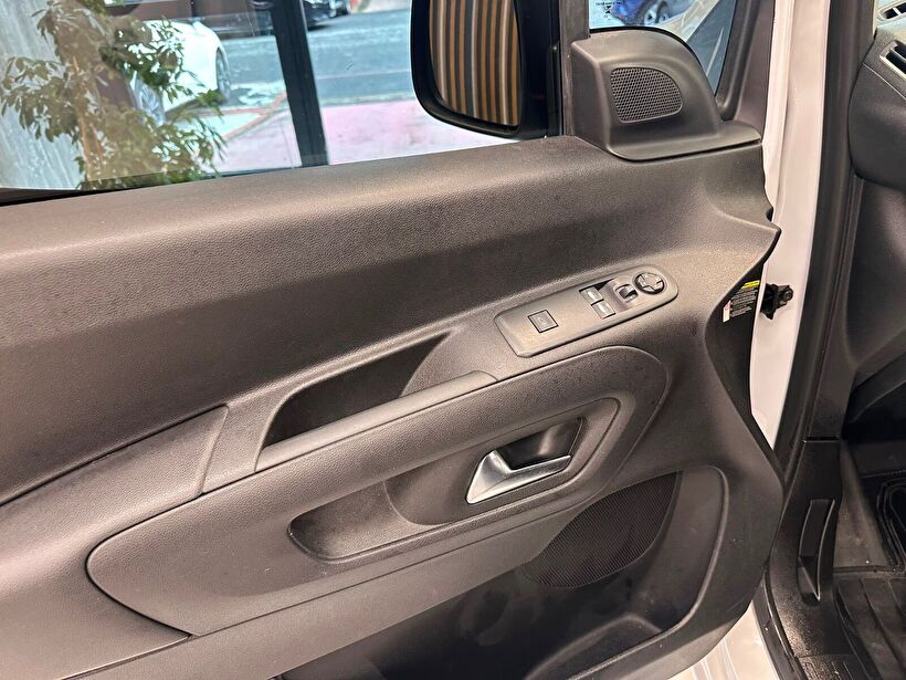 2025 Dizel Otomatik Peugeot Partner Beyaz Polat Araç Dizayn Otomotiv İnşaat Sanayi Ve Ticaret Limited Şirketi