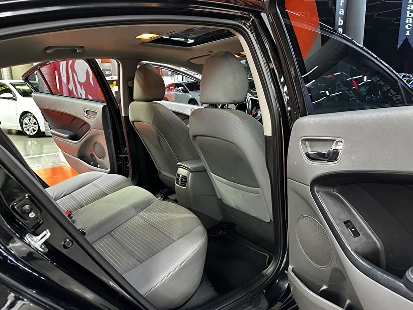 2017 Dizel Otomatik Kia Cerato Siyah Polat Araç Dizayn Otomotiv İnşaat Sanayi Ve Ticaret Limited Şirketi