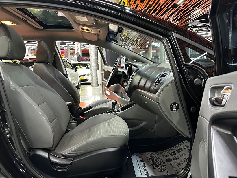 2017 Dizel Otomatik Kia Cerato Siyah Polat Araç Dizayn Otomotiv İnşaat Sanayi Ve Ticaret Limited Şirketi