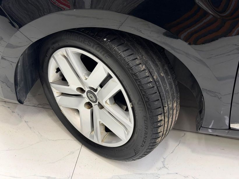 2024 Benzin Otomatik Renault Clio Siyah Polat Araç Dizayn Otomotiv İnşaat Sanayi Ve Ticaret Limited Şirketi