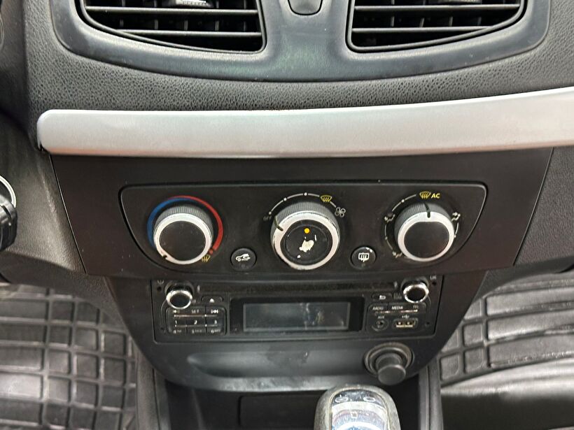 2013 Dizel Otomatik Renault Fluence Beyaz Polat Araç Dizayn Otomotiv İnşaat Sanayi Ve Ticaret Limited Şirketi