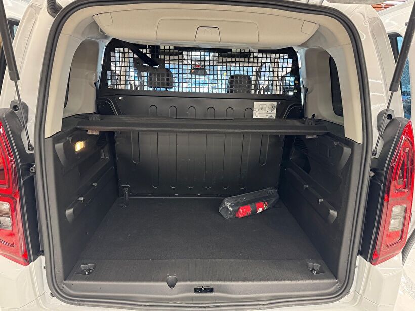 2025 Dizel Otomatik Opel Combo Life Beyaz Polat Araç Dizayn Otomotiv İnşaat Sanayi Ve Ticaret Limited Şirketi